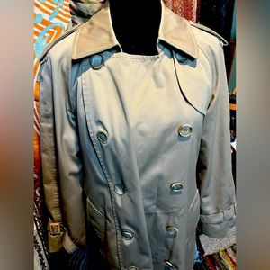 NEW Condition LONDON FOG Trench